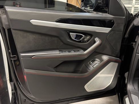 Used 2019 Lamborghini Urus image 16