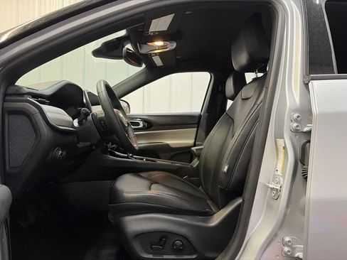Used 2025 Jeep Compass Limited AWD/4WD image 12