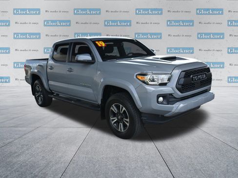 Used 2019 Toyota Tacoma TRD Sport AWD/4WD image 3