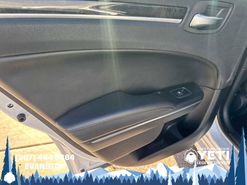 Used 2017 Chrysler 300 C AWD/4WD image 20