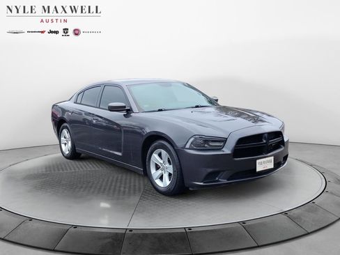 Used 2013 Dodge Charger SE w/ Connectivity Group image 2