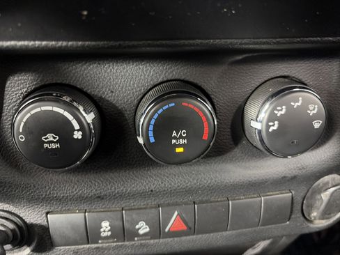 Used 2012 Jeep Wrangler Sport AWD/4WD image 22