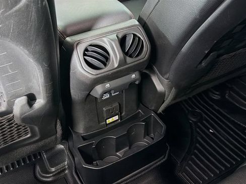 Used 2021 Jeep Wrangler Unlimited Rubicon AWD/4WD image 31