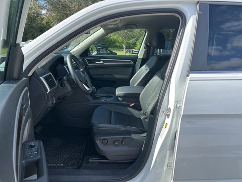 Certified 2023 Volkswagen Atlas SE image 9