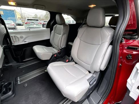 Certified 2026 Toyota Sienna XLE image 21