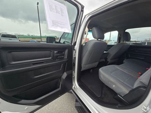 Used 2017 RAM 1500 Express w/ Express Value Package AWD/4WD image 11