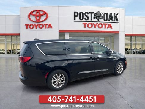 Used 2024 Chrysler Voyager LX FWD image 5