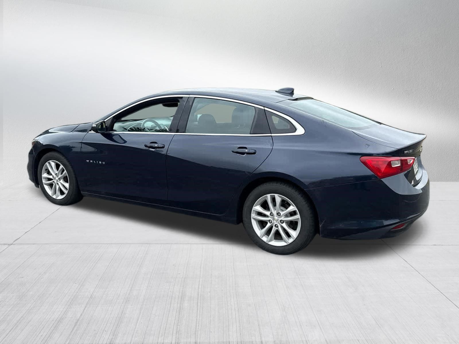 Used 2017 Chevrolet Malibu LT FWD image 5