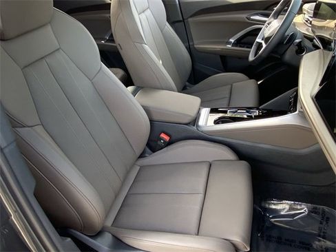 Used 2025 Audi Q5 Premium Plus image 12