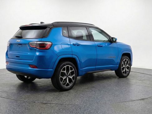 Used 2025 Jeep Compass Limited AWD/4WD image 9