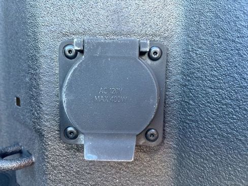 Used 2024 Chevrolet Silverado 1500 High Country image 9