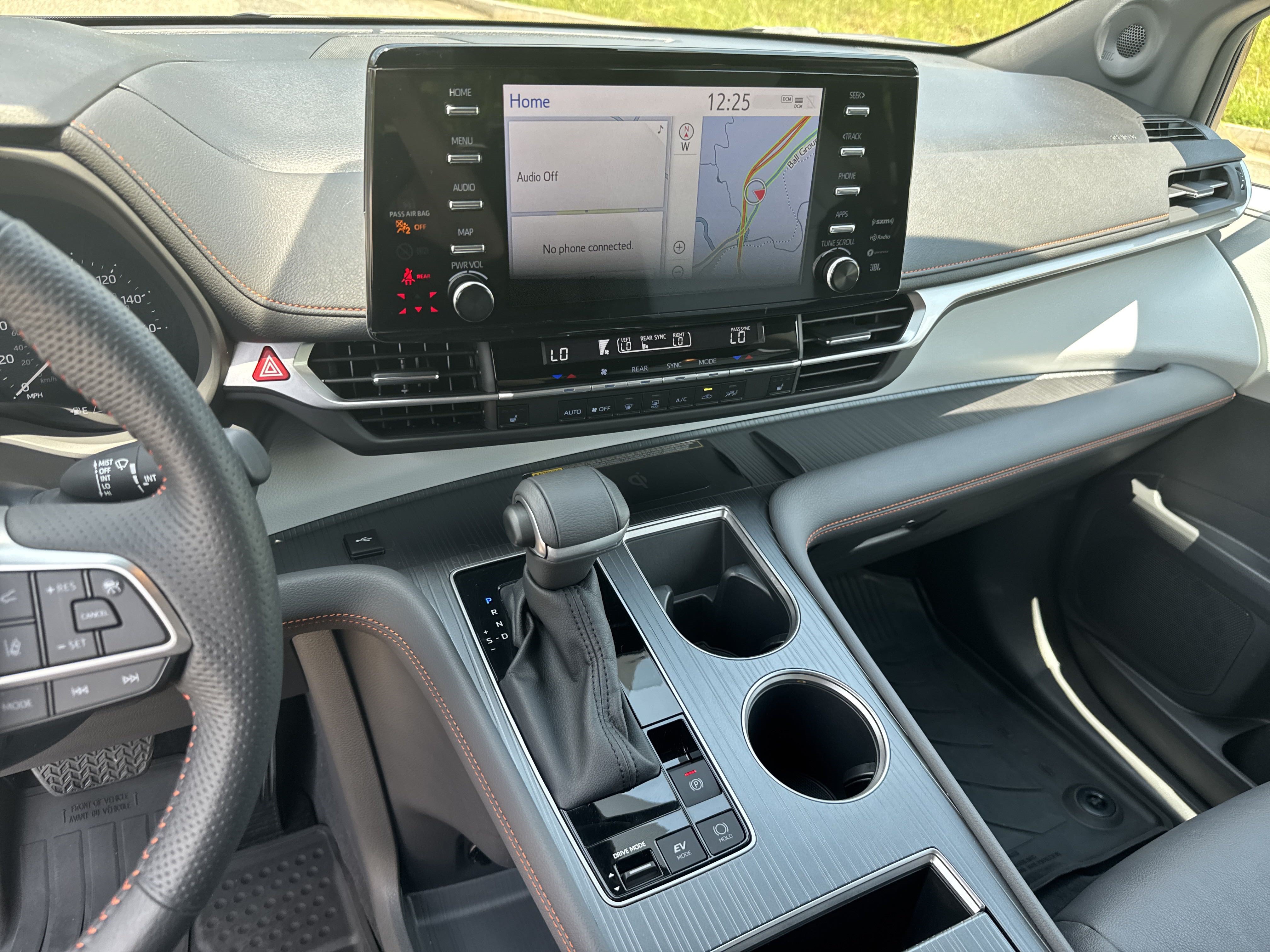 Used 2024 Toyota Sienna XSE w/ XSE Plus Package FWD image 29