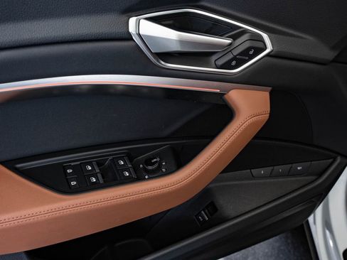 Used 2021 Audi e-tron Premium w/ Convenience Plus Package image 26