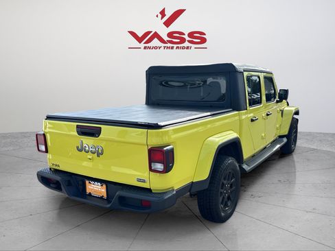 Used 2023 Jeep Gladiator Overland AWD/4WD image 5