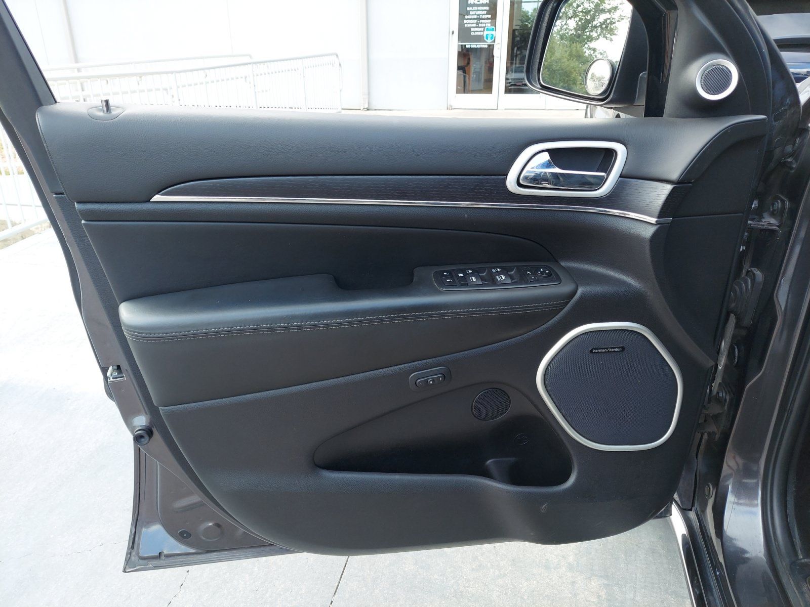 Used 2020 Jeep Grand Cherokee Summit AWD/4WD image 29