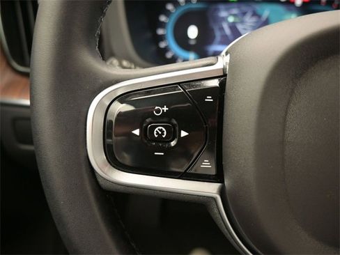 Used 2023 Volvo XC60 B5 Plus w/ Protection Package image 21