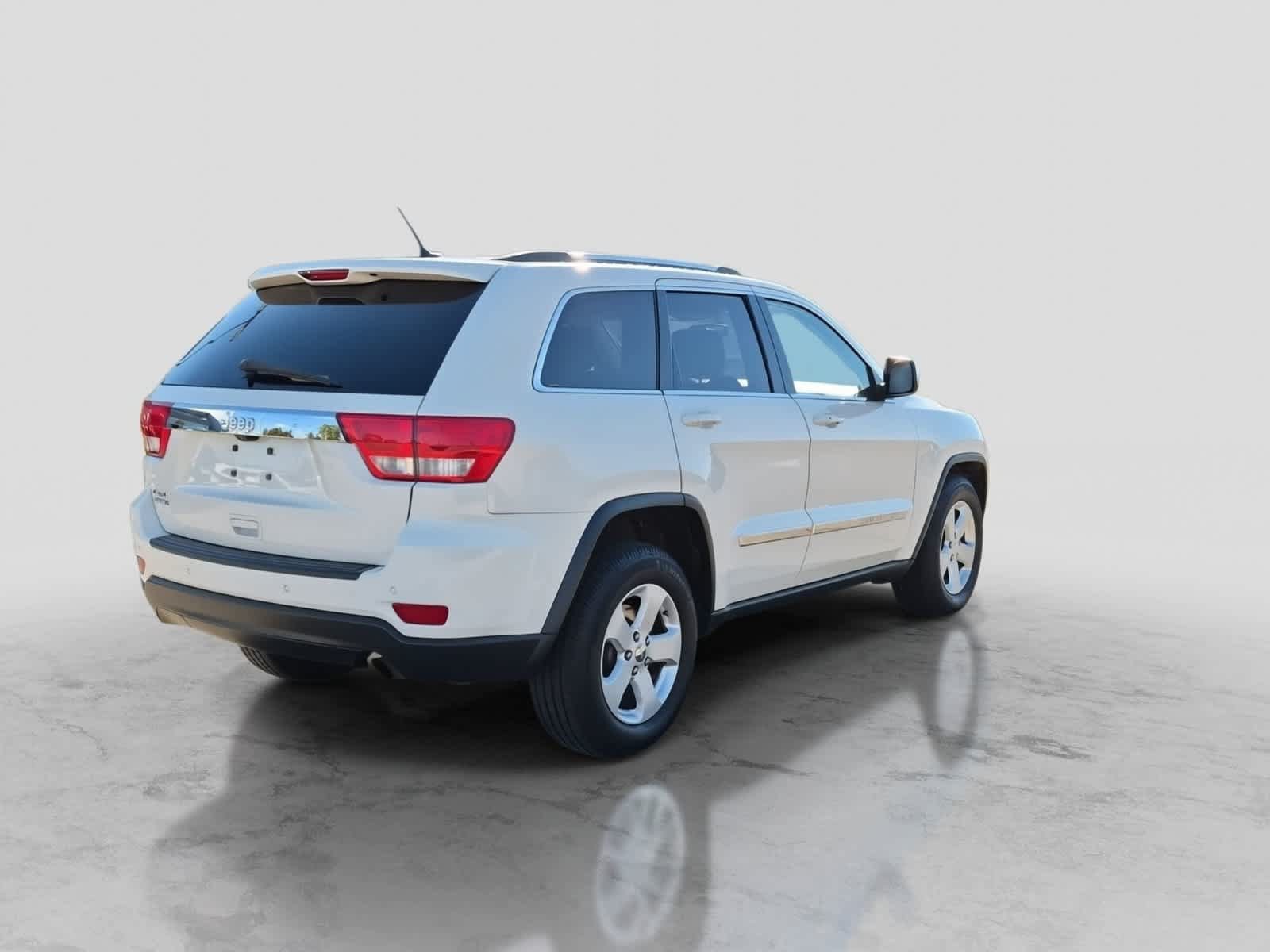 Used 2012 Jeep Grand Cherokee Laredo AWD/4WD image 8