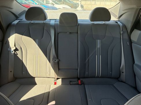 Used 2025 Hyundai Elantra SEL FWD image 39