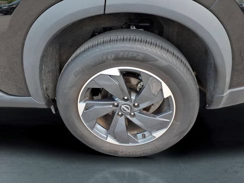 Used 2025 Nissan Rogue SV AWD/4WD image 13