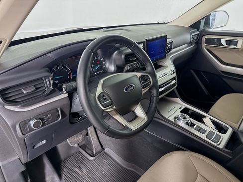 Used 2022 Ford Explorer XLT image 8