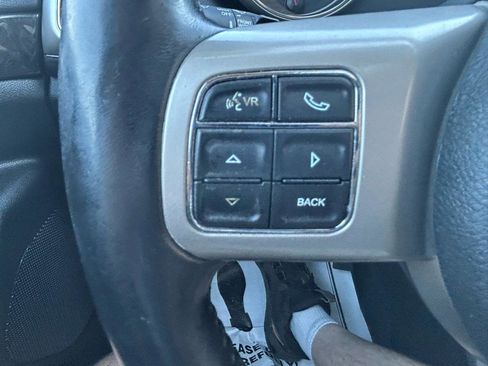 Used 2012 Jeep Grand Cherokee Laredo AWD/4WD image 19