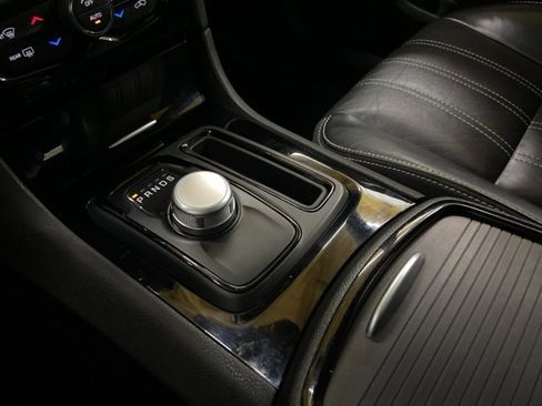 Used 2019 Chrysler 300 S image 42