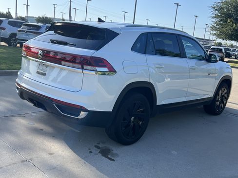 Certified 2024 Volkswagen Atlas Cross Sport SE w/ Black Wheel Package FWD image 9