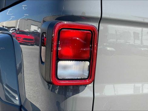 Used 2021 Jeep Gladiator Sport AWD/4WD image 29