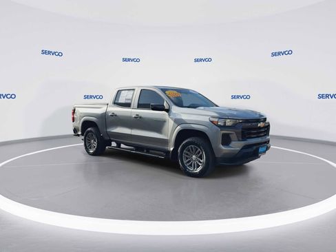 Used 2025 Chevrolet Colorado LT image 2