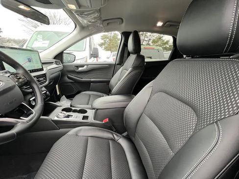 New 2026 Ford Escape SE image 12