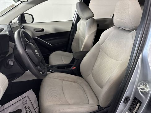 Used 2023 Toyota Corolla Cross L FWD image 11