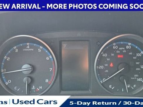 Used 2018 Toyota RAV4 XLE AWD/4WD image 16
