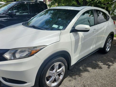 Used 2017 Honda HR-V EX image 1
