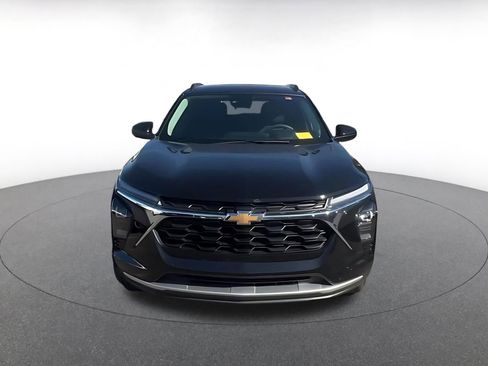 Used 2025 Chevrolet Trax LT FWD image 4