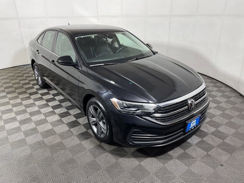 Used 2024 Volkswagen Jetta SE FWD image 1