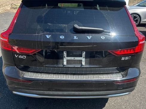 Used 2024 Volvo V60 B5 Cross Country Plus image 9