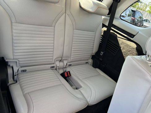 Used 2018 Land Rover Discovery HSE Luxury AWD/4WD image 12