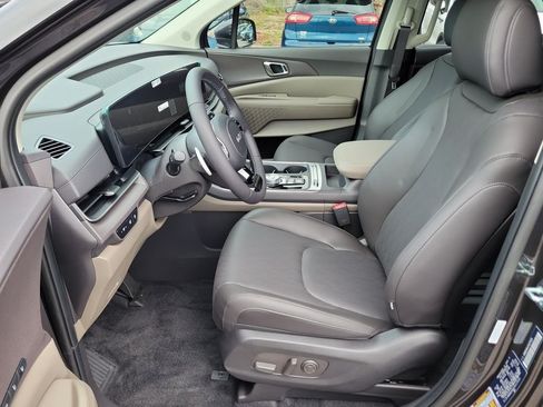 New 2026 Kia Carnival Hybrid FWD image 23