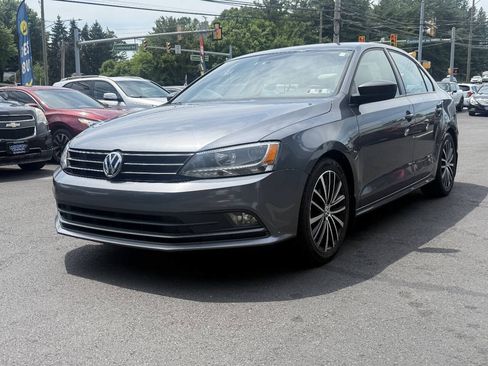 Used 2015 Volkswagen Jetta Sport FWD image 4