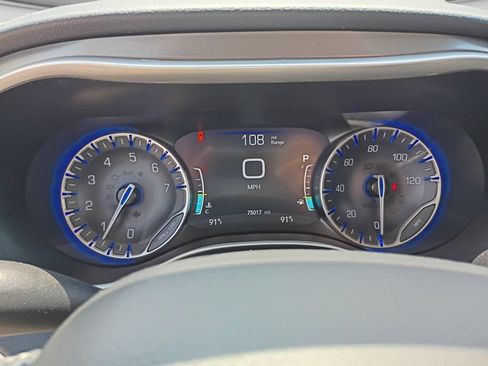 Used 2024 Chrysler Pacifica Touring-L FWD image 13
