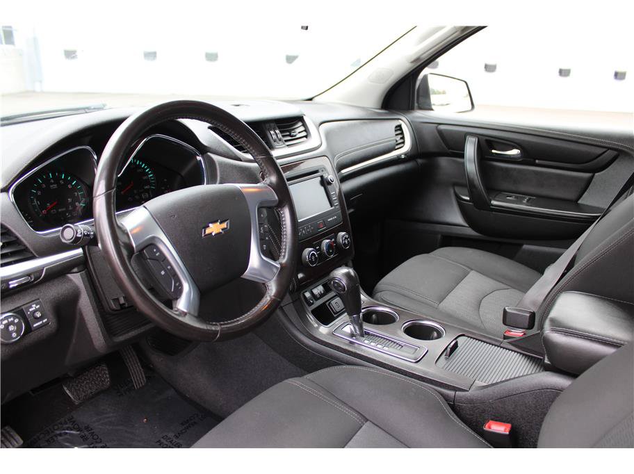 Used 2015 Chevrolet Traverse LT w/ Style and Technology Package FWD image 9