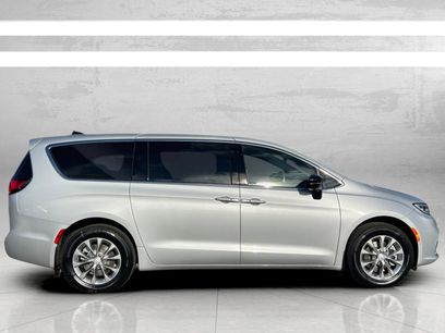 New 2026 Chrysler Pacifica Select