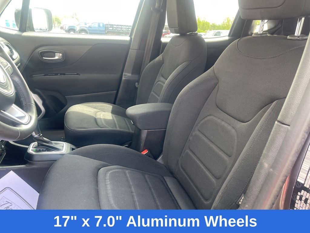Used 2019 Jeep Renegade Latitude AWD/4WD image 12