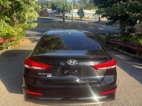 Used 2017 Hyundai Elantra SE FWD image 8