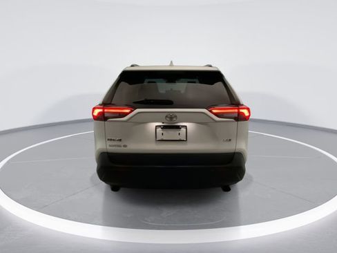 Used 2021 Toyota RAV4 XLE FWD image 3