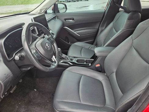 Used 2023 Toyota Corolla Cross XLE w/ Convenience Package FWD image 9