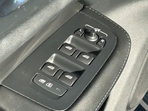 Used 2024 Volvo S60 B5 Plus image 26