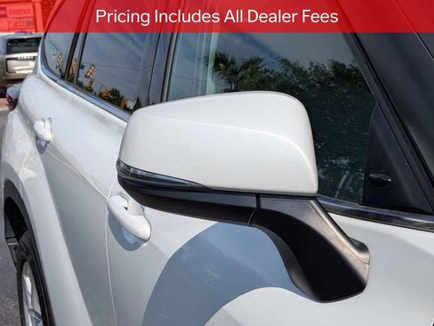 Used 2022 Toyota Highlander L FWD image 13