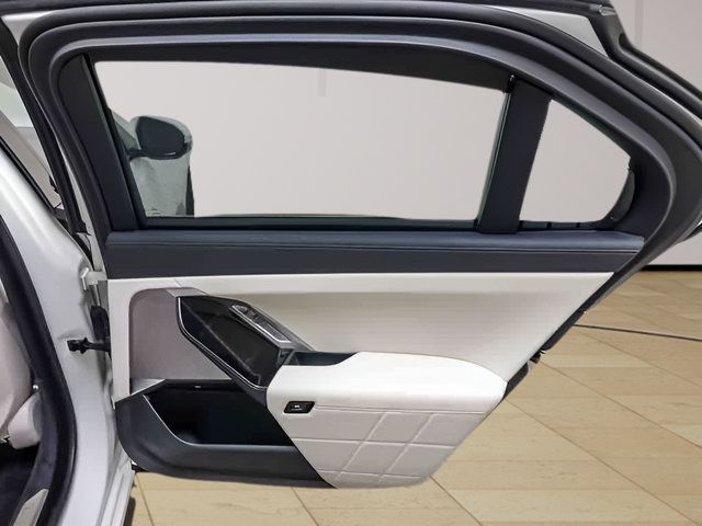 Used 2023 BMW 760i xDrive AWD/4WD image 26