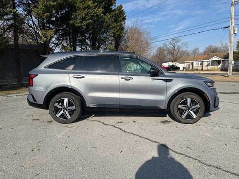 Certified 2023 Kia Sorento S w/ Panoramic Sunroof Package image 4